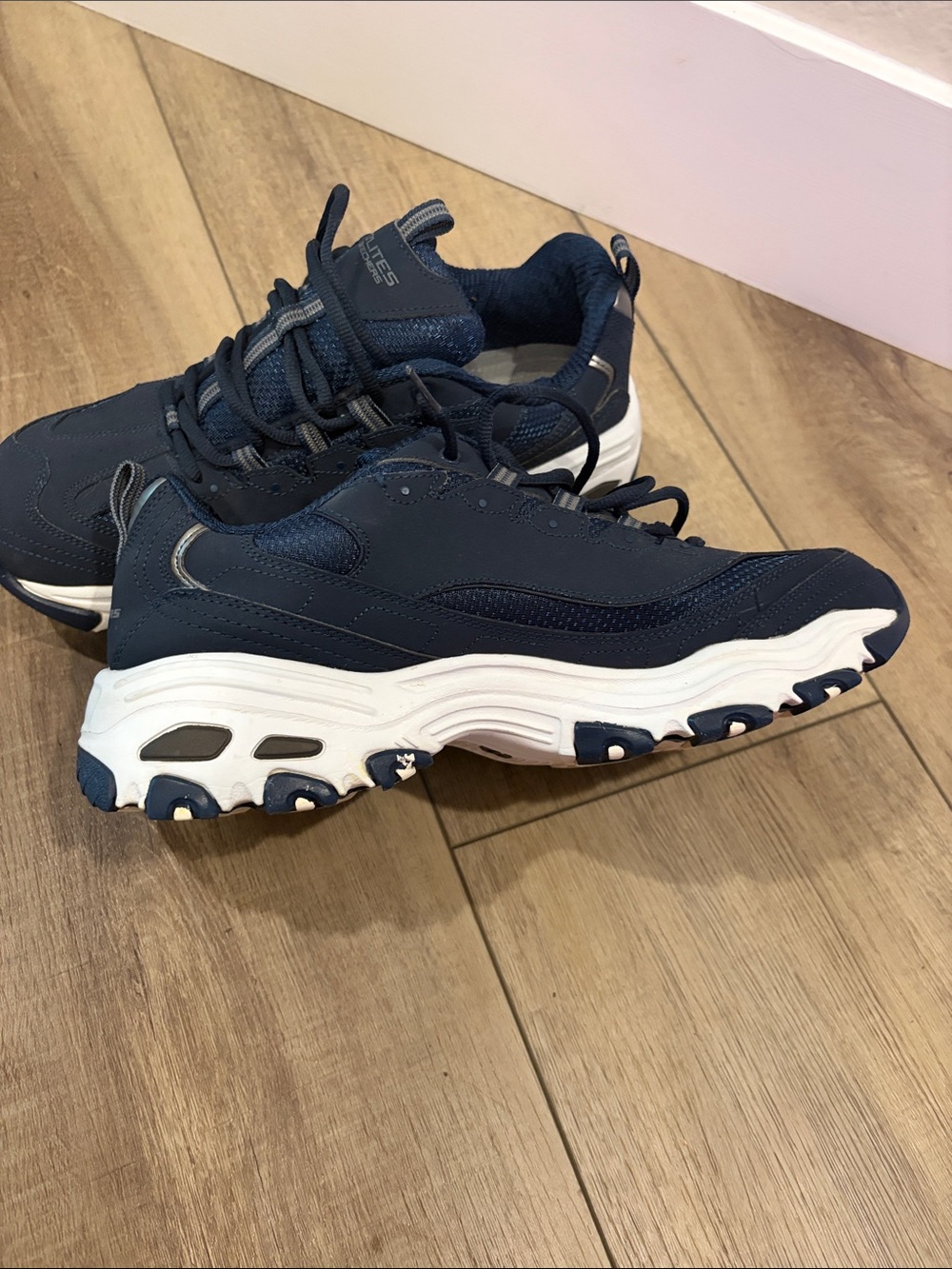 Skechers Mens Navy and White D'Lites Athletic Sneakers - Picture 4 of 11